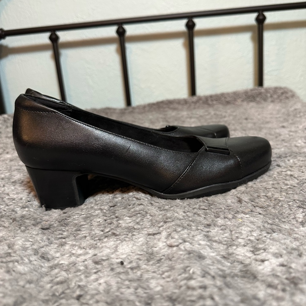 Clarks Women's Rosalyn Belle Black Pump Size 8.5W - Picture 8 of 10